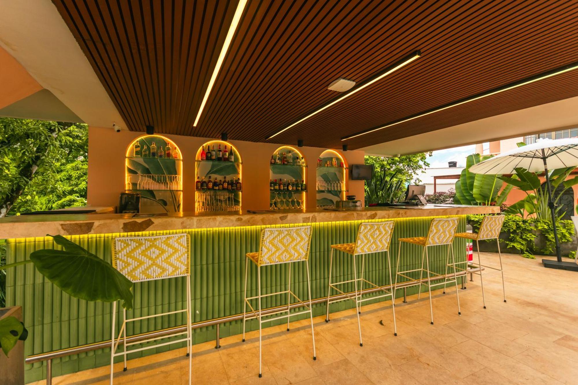 Del Tropico Hotel โซเปตราน ภายนอก รูปภาพ